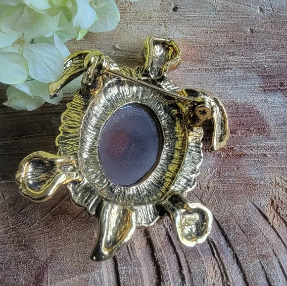 Vintage Amber Lucite Gold tone Turtle Brooch - Picture 2 of 3